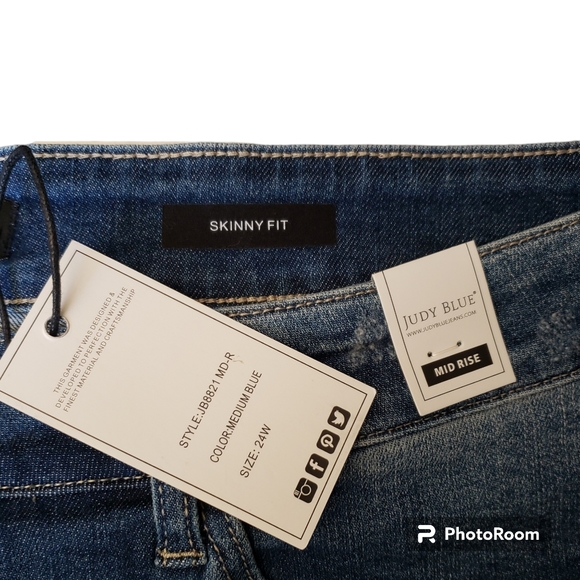 Judy Blue NWT Plus Size Womens Distressed Frayed Skinny Fit Medium Blue Size 24W - Picture 7 of 8